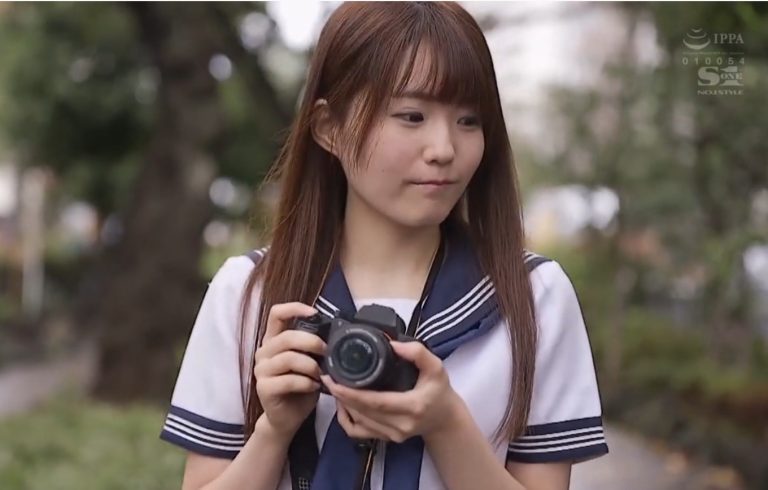 Nữ sinh ngoan hiền mặc đồng phục bị đám ông già cuồng đồ học sinh dập liên tục đến ướt nhẹp