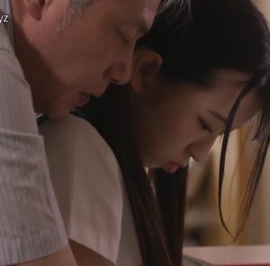 Kẻ Theo Đuổi Trở Thành Chồng Mẹ, Mục Tiêu Là Tôi… Không Thể Thoát Nổi Nên Đành Chấp Nhận Và Bị Creampie Liên Tục