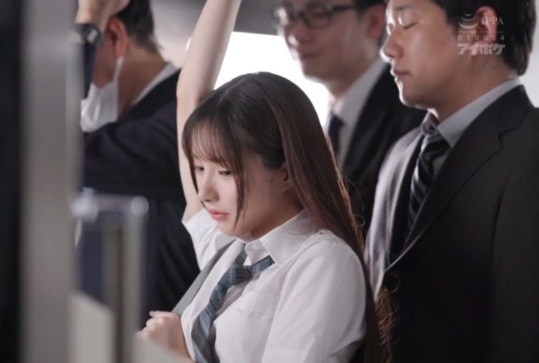 Nữ Sinh Thuần Khiết Sa Ngã Vì Thuốc Kích Dục Trên Tàu Điện