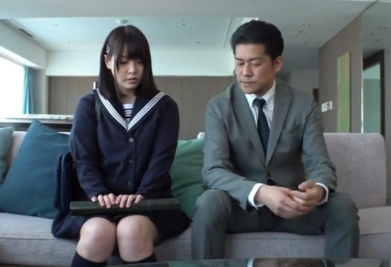 Thầy giáo không cưỡng nổi cám dỗ của học sinh xinh đẹp, liên tục vào love hotel sau giờ học