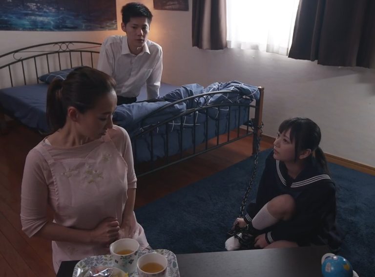 Bị giam giữ trong phòng thằng bạn cùng lớp ghét cay ghét đắng, đến đi vệ sinh cũng không cho