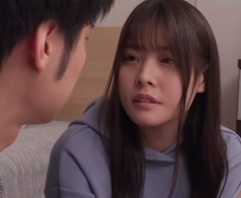 Em Gái Phụ Bán Thời Gian Là “Quỷ Thần Hôn”, Tôi Không Kìm Được Nên Quên Bạn Gái Mà Làm Tình Cả Cuối Tuần Không Ngừng Nghỉ