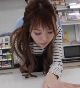 “Chỉ 5 Phút Thôi Không Tính Ngoại Tình Đâu” Bạn Gái Cũ Ichika Dụ Dỗ Tôi Giữa Ca Làm Đêm