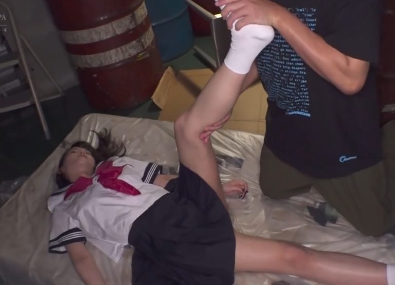 Bạn Gái Đồng Phục Hy Sinh NTR: Bị Thuốc Mê & Chiếm Đoạt