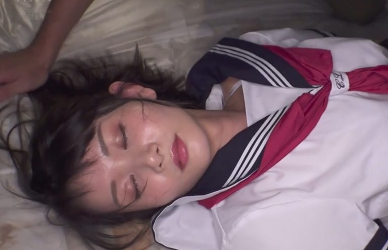 Bạn Gái Đồng Phục Hy Sinh NTR: Bị Thuốc Mê & Chiếm Đoạt