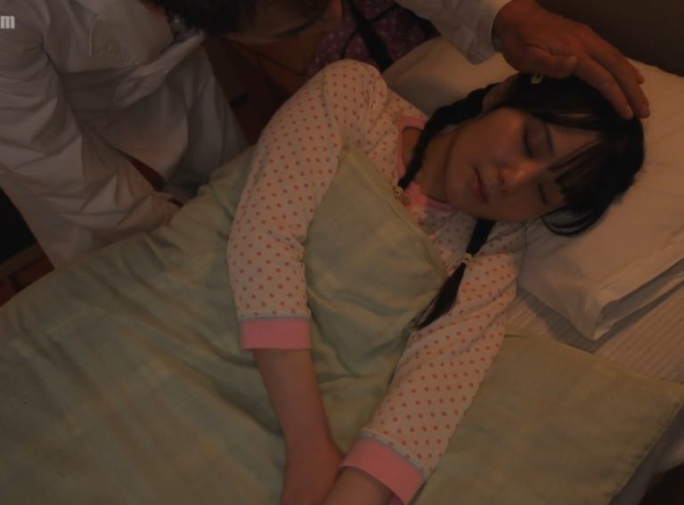 Bác Sĩ Xấu Xa Thụ Thai Cho Những Cô Gái Ngây Thơ Trong Ngày Kỷ Niệm 6 Năm