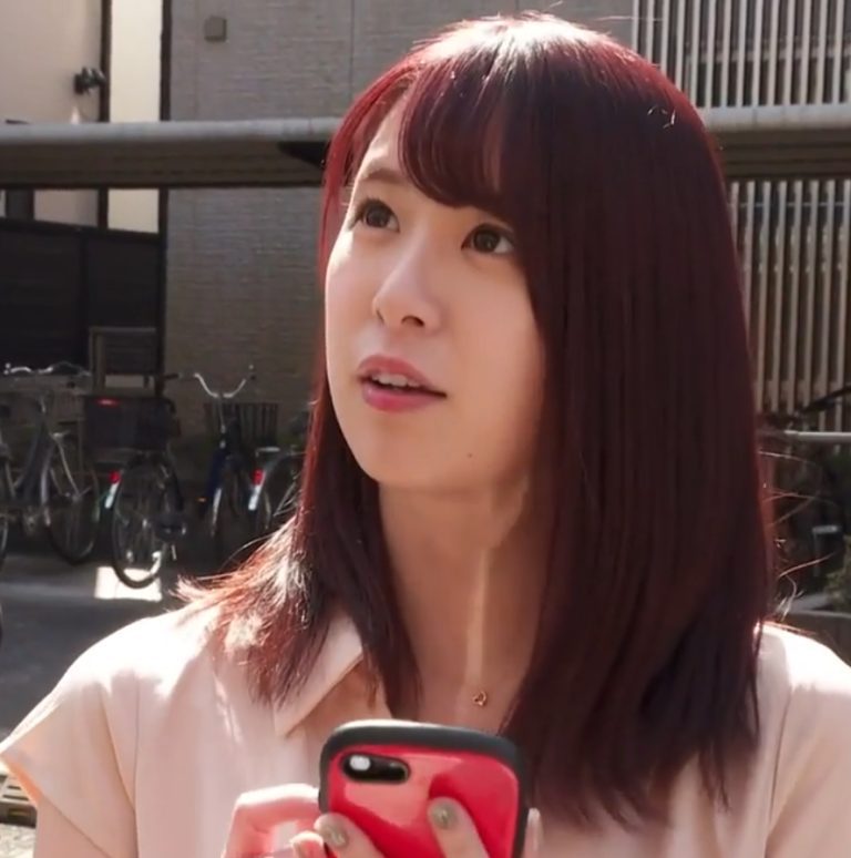 Cô Gái Xinh Bị Chuốc Thuốc Rượu, Sa Vào Khoái Lạc Với Ông Chú Trung Niên