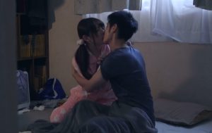 Em gái tặng vé hôn ngày xưa, giờ anh dùng hàng ngày không chừa