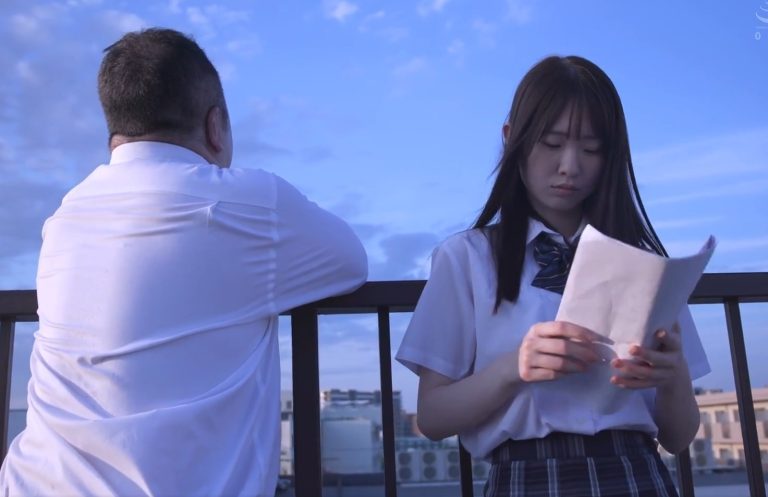 Cô Gái Học Sinh Cô Đơn Trên Sân Thượng, Bị Thầy Giáo Chủ Nhiệm “Lợi Dụng” Mà Vẫn Cảm Thấy Hạnh Phúc Lạ Lùng