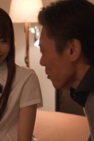 Bạn Gái Của Con Gái Mình, Được Cả Nhà Đàn Ông “Yêu Thương”