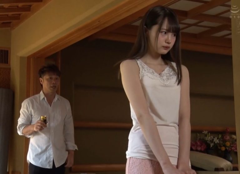 Vợ Trẻ Xinh Đẹp Bị Sếp Chồng “Làm” Liên Tục Trong Lúc Chồng Đi Làm